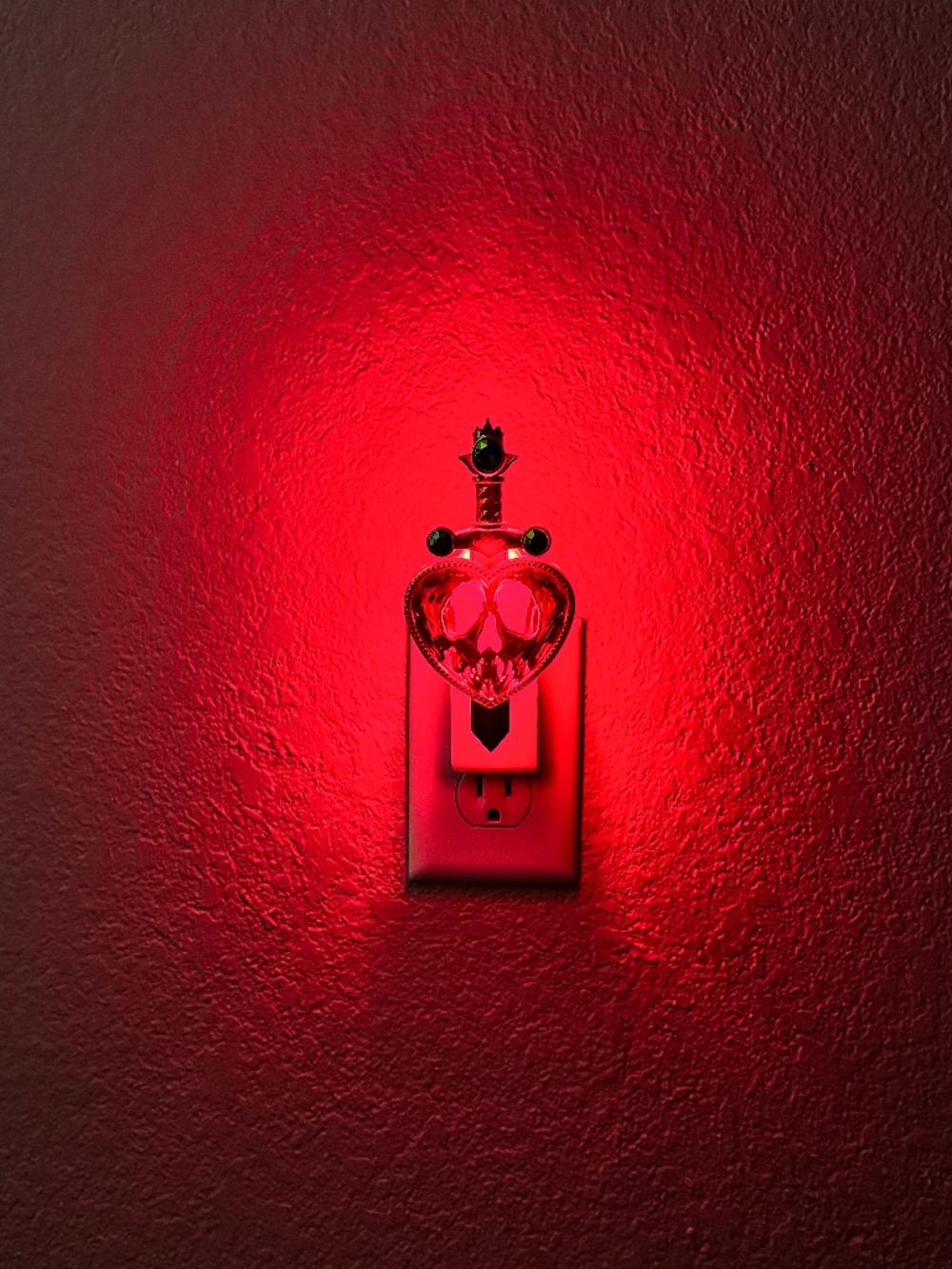 EVIL QUEEN PIERCED HEART Wallflowers Nightlight Plug - Scent Control - Picture 3 of 7